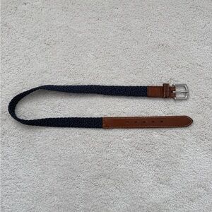 Boys size 26 Vineyard Vines Navy and White stretchy braided belt